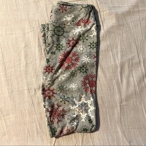 🌼Sold on Ⓜ️🌼 Lularoe holiday snowflake leggings